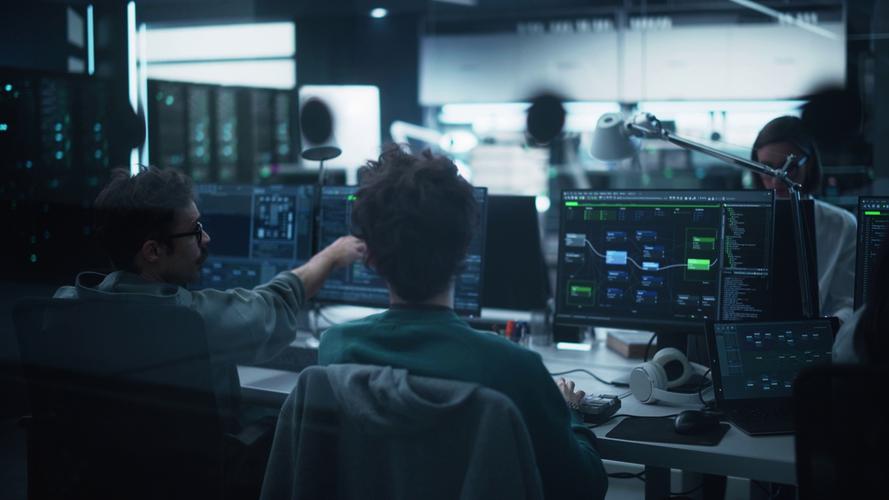 软件代码,开发人工智能服务4k00:16年轻的qa工程师在产品或程序发布前